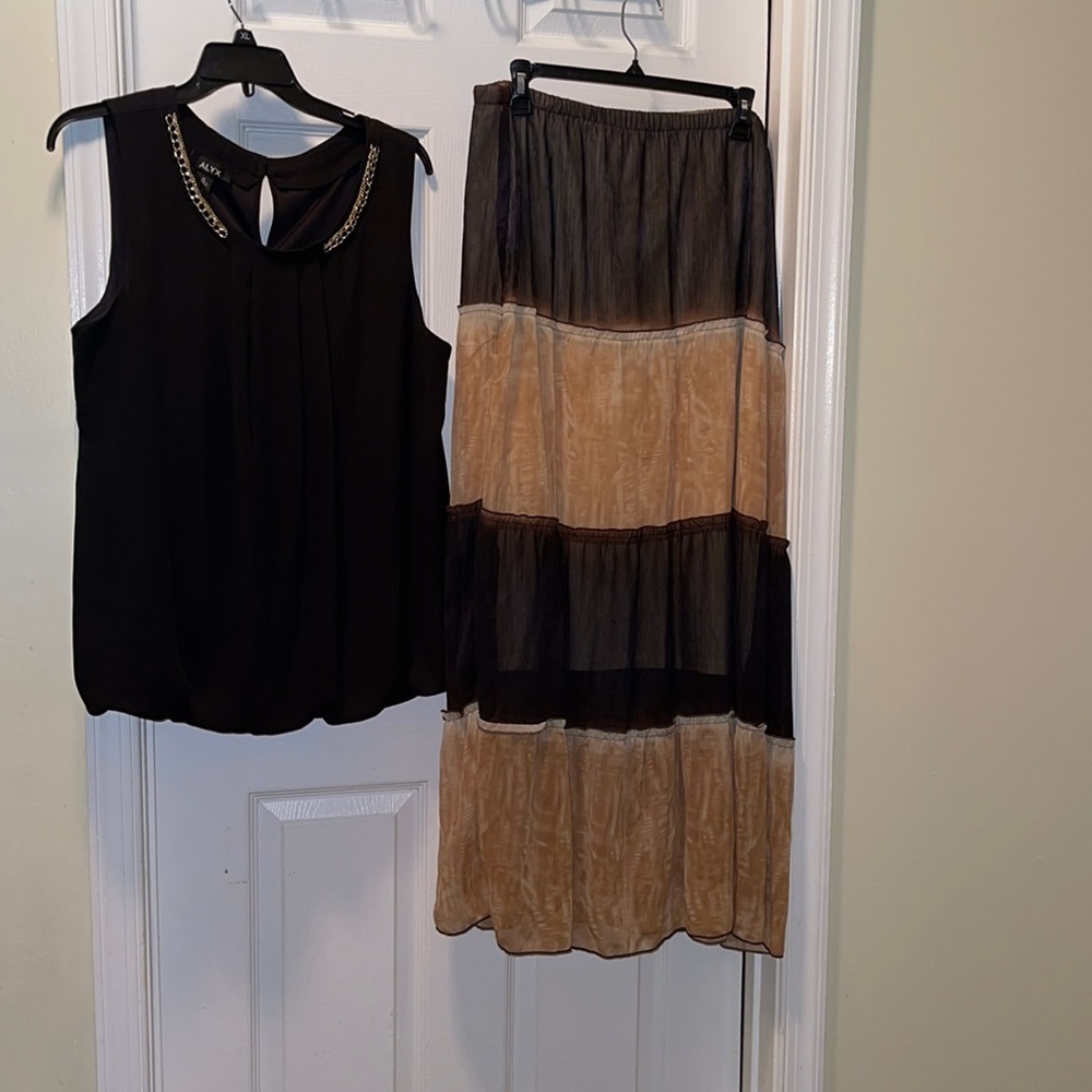 Preowned 2pcs skirt & top XL top & L skirt